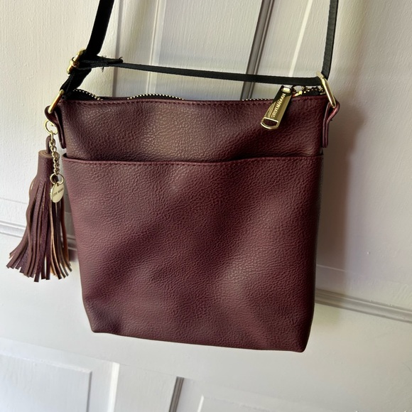 Steve Madden crossbody burgundy with adjustable shoulder strap - Picture 2 of 4